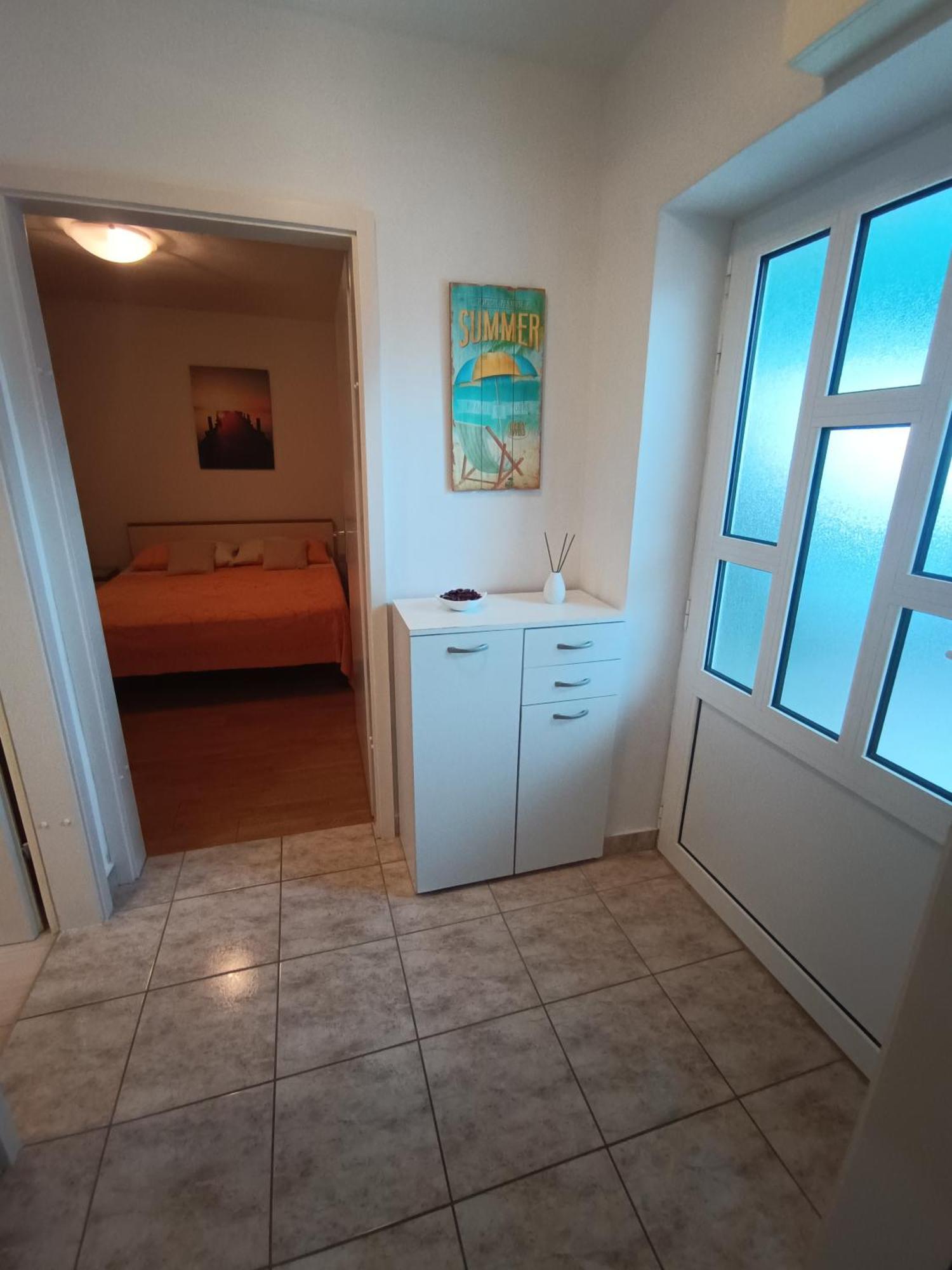 Apartments Lucic ฮวาร์ ภายนอก รูปภาพ