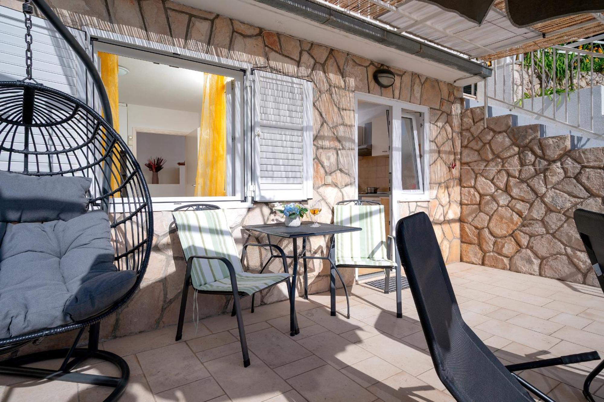 Apartments Lucic ฮวาร์ ภายนอก รูปภาพ
