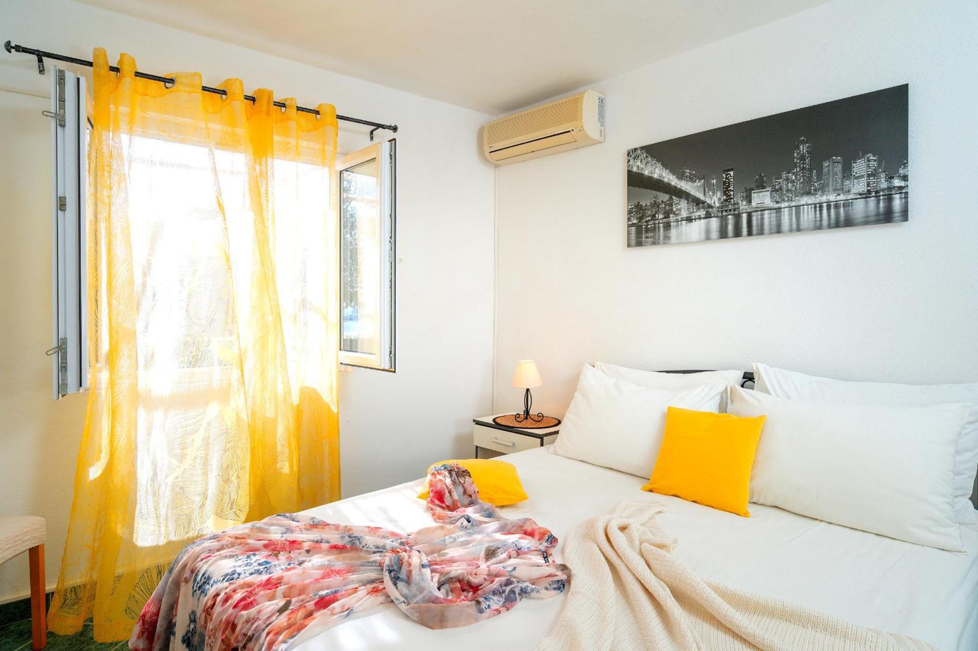 Apartments Lucic ฮวาร์ ภายนอก รูปภาพ