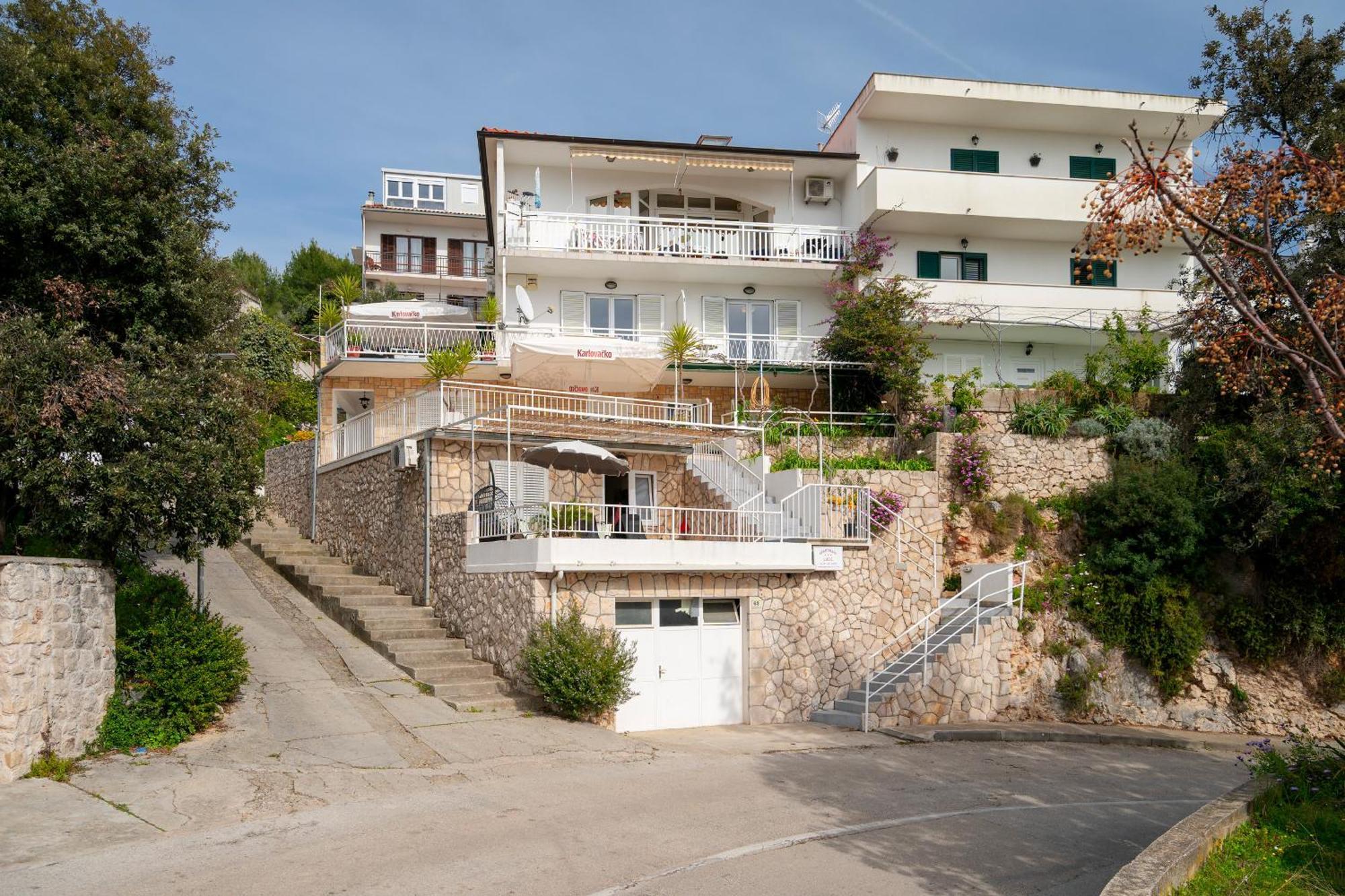 Apartments Lucic ฮวาร์ ภายนอก รูปภาพ