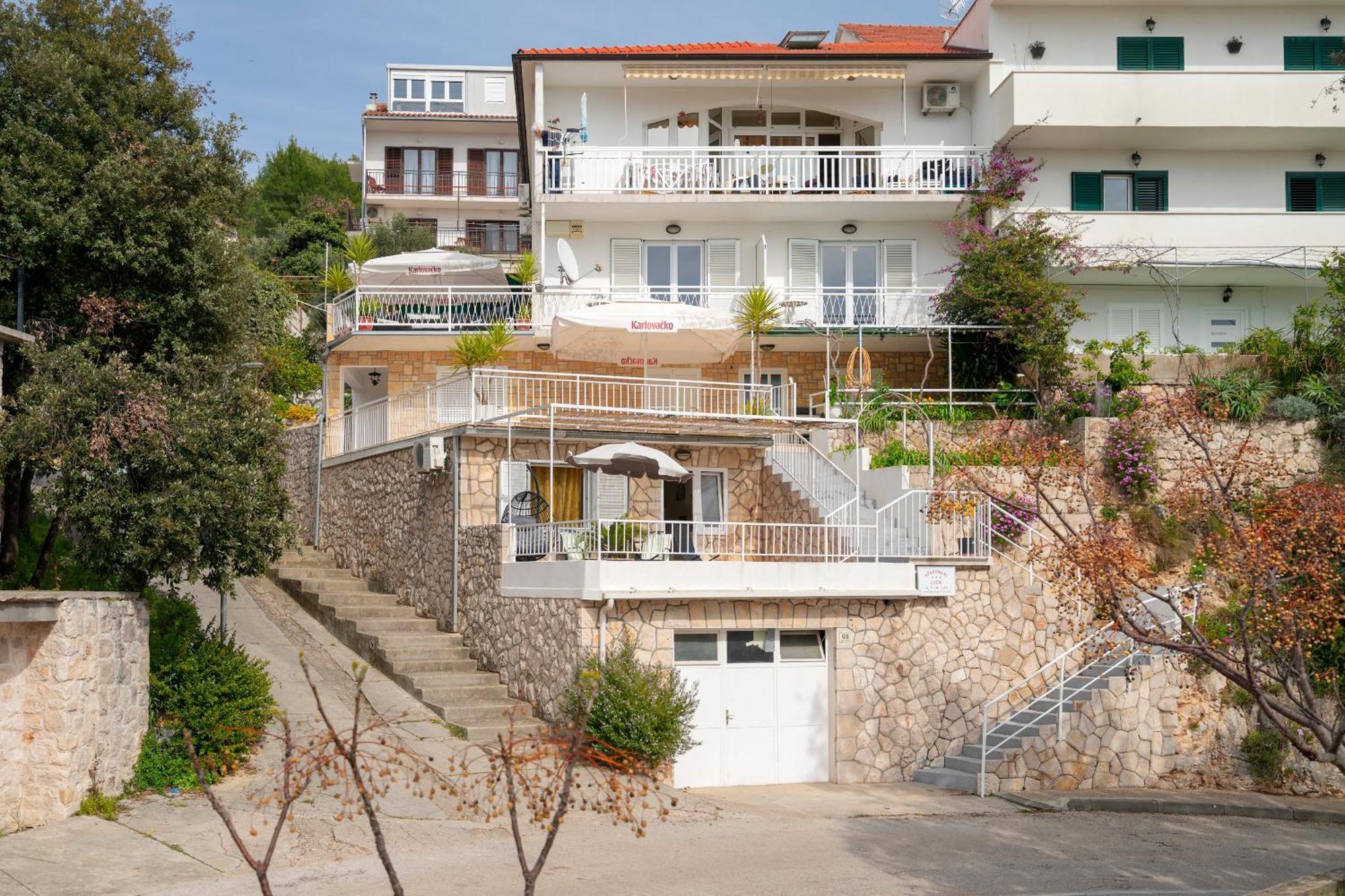Apartments Lucic ฮวาร์ ภายนอก รูปภาพ