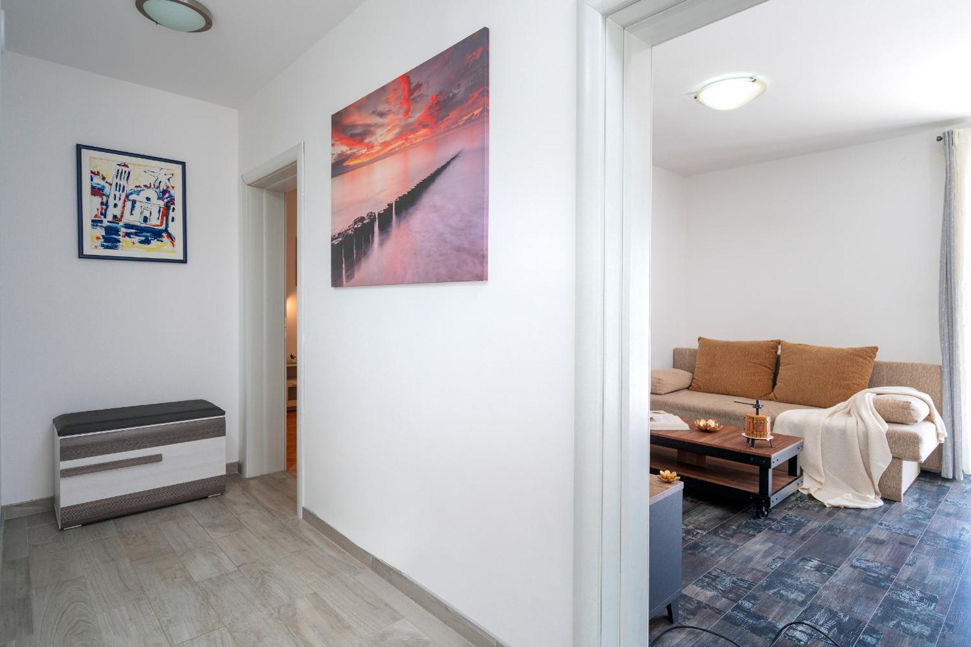 Apartments Lucic ฮวาร์ ภายนอก รูปภาพ