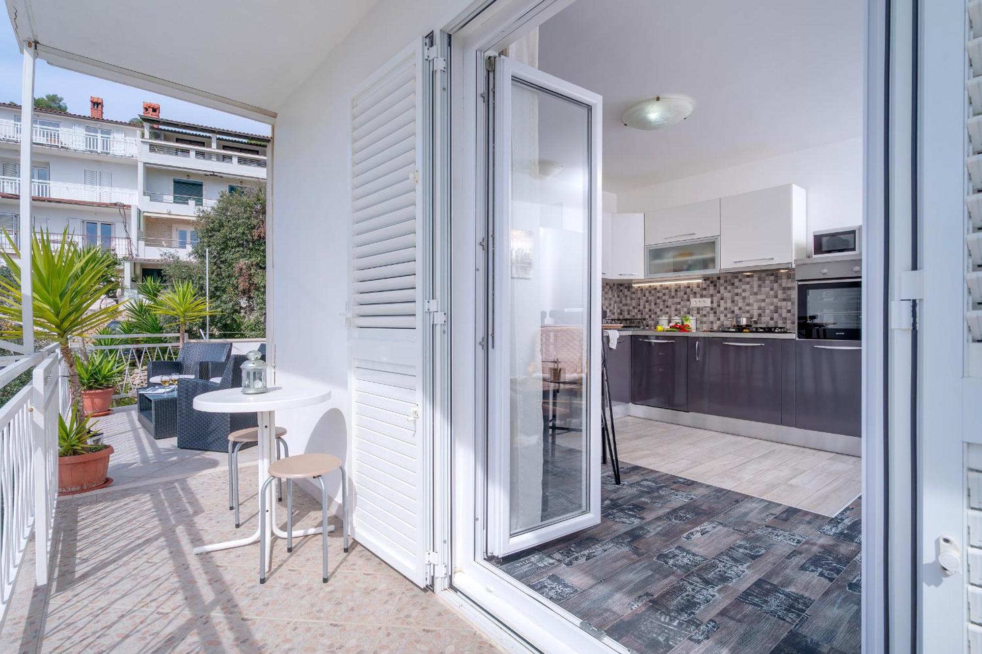 Apartments Lucic ฮวาร์ ภายนอก รูปภาพ