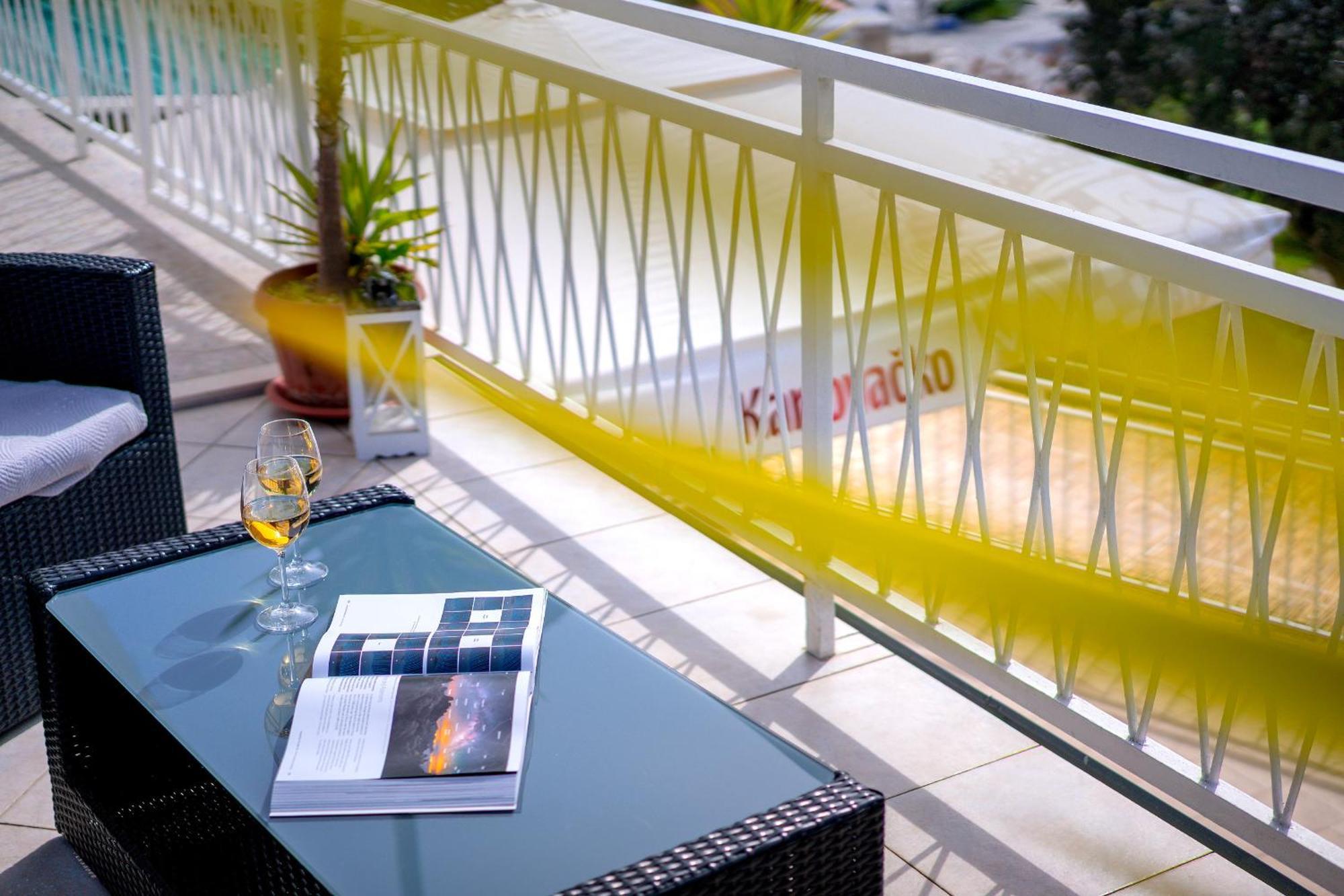 Apartments Lucic ฮวาร์ ภายนอก รูปภาพ